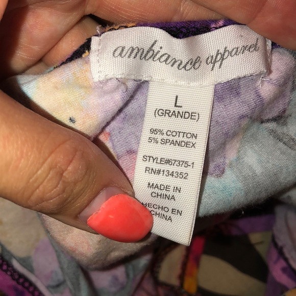 DONATED! 🌺Floral crop top🌷 - Picture 3 of 4